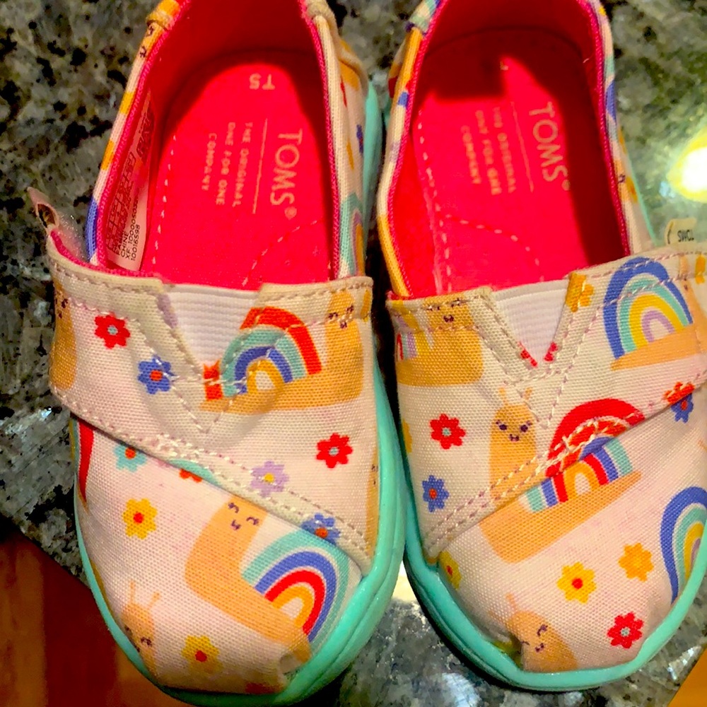 Baby girl Toms size 6